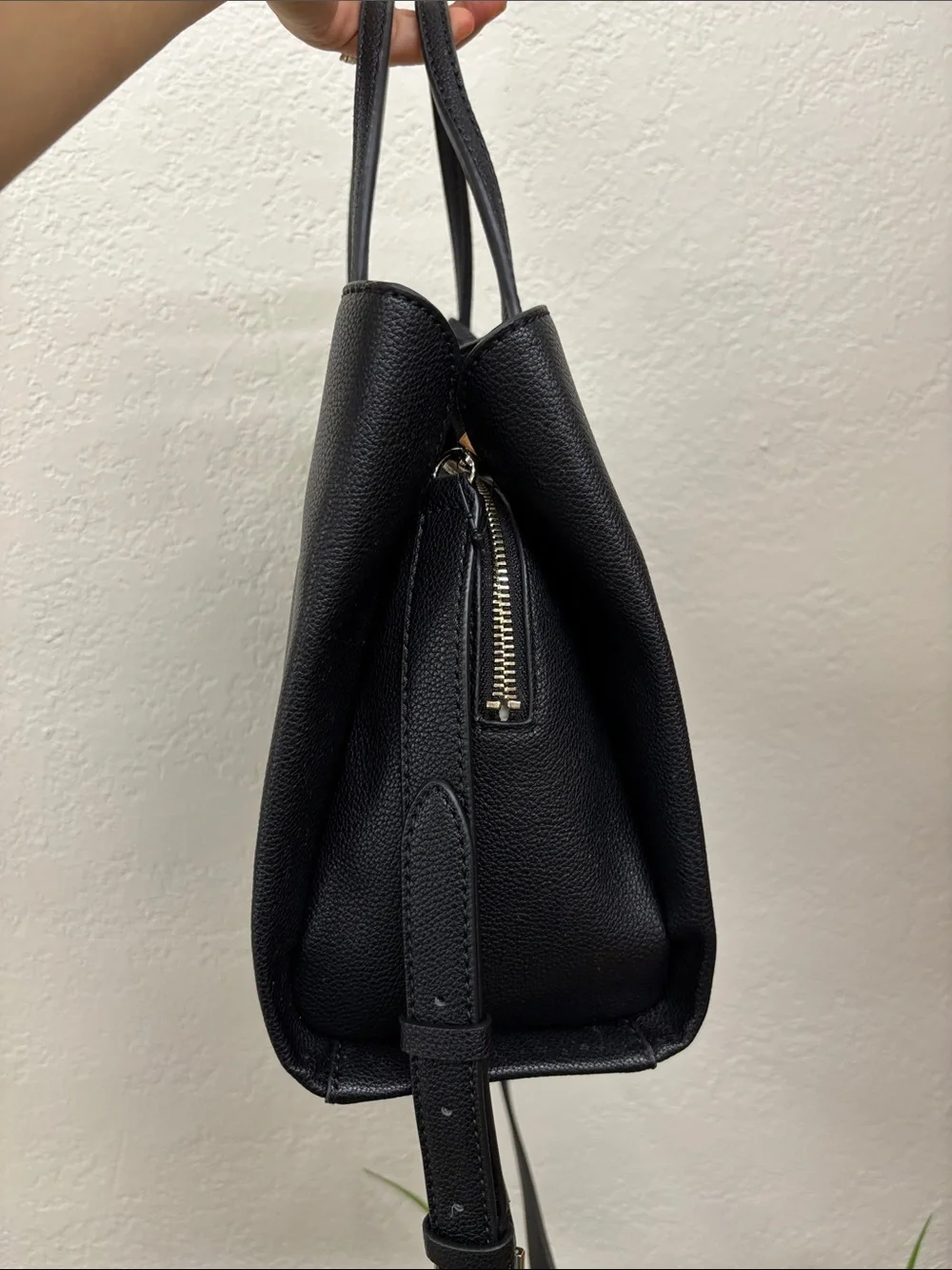 Guess lucci medium girlfriend Satchel black with Floral Charm